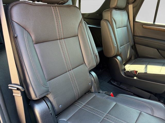 Used 2025 Chevrolet Tahoe High Country AWD/4WD image 17