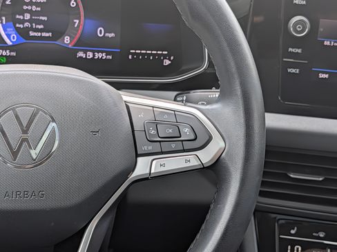 Certified 2025 Volkswagen Jetta SE FWD image 23