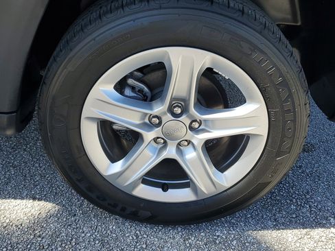 Used 2023 Jeep Compass Latitude image 8