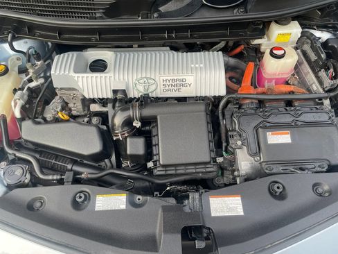 Used 2016 Toyota Prius V Five FWD image 9