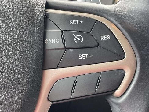 Used 2017 Jeep Grand Cherokee Laredo w/ Quick Order Package 2BE RWD image 14
