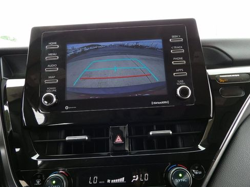 Used 2023 Toyota Camry SE image 19