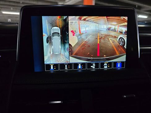 Used 2022 Chevrolet Tahoe Z71 w/ Luxury Package image 32