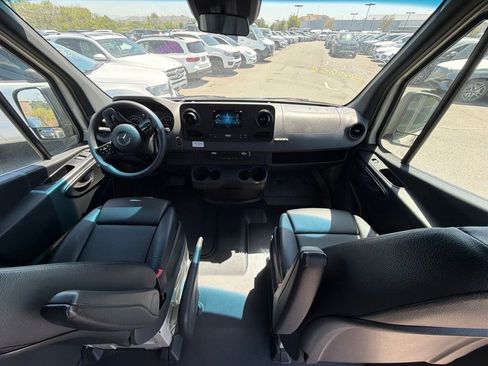 Used 2024 Mercedes-Benz Sprinter 2500 image 8