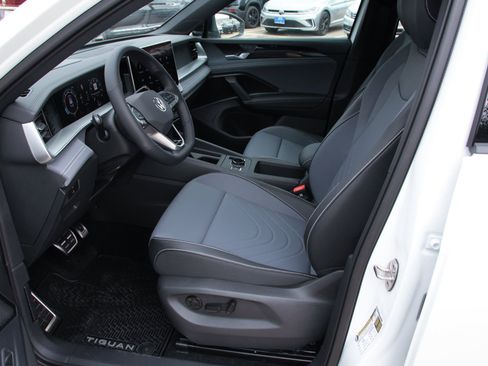 New 2026 Volkswagen Tiguan SE R-Line FWD image 10
