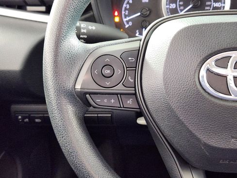 Used 2020 Toyota Corolla LE image 18