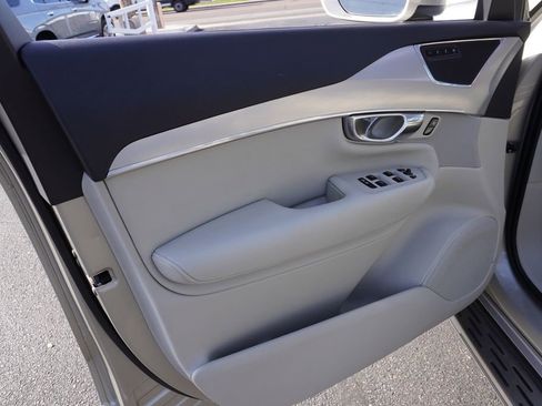 Used 2016 Volvo XC90 T5 Momentum image 15