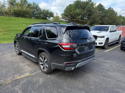 Used 2025 Honda Pilot Touring image 2