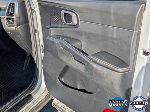 Used 2022 Kia Sorento LX image 30