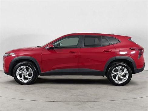 Used 2026 Chevrolet Trax LS w/ LS Convenience Package image 2