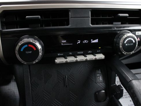 Used 2025 Toyota Tacoma SR5 AWD/4WD image 37