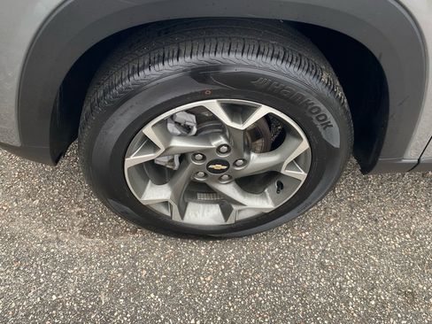 Used 2025 Chevrolet Trax LT w/ LT Convenience Package image 17