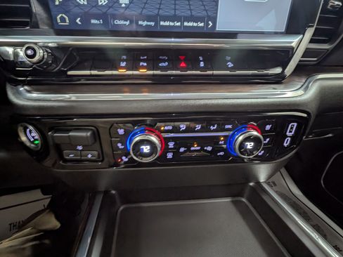 Used 2024 GMC Sierra 2500 SLT w/ SLT Premium Package image 18