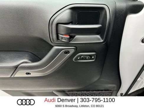 Used 2018 Jeep Wrangler Unlimited Sahara image 13