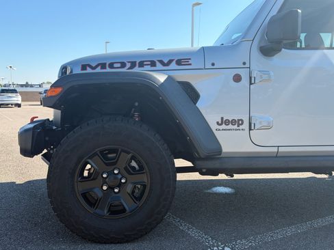 Used 2023 Jeep Gladiator Mojave w/ Cold Weather Group AWD/4WD image 11