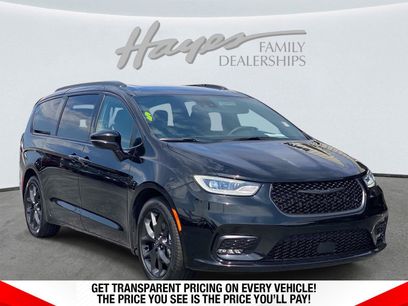 Used 2025 Chrysler Pacifica Limited