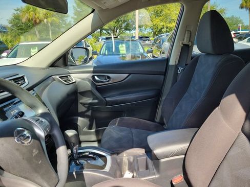 Used 2016 Nissan Rogue SV FWD image 18