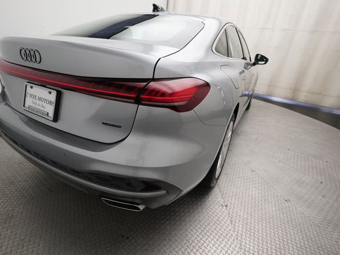 Used 2025 Audi Q5 Premium w/ Convenience Package image 13