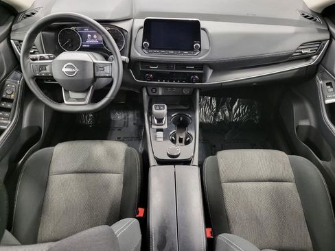 Used 2025 Nissan Rogue SV image 6