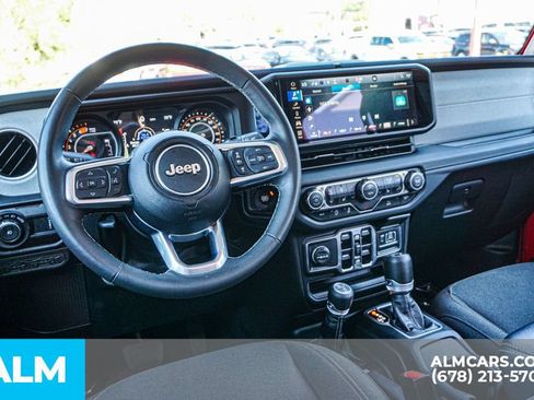 Used 2025 Jeep Wrangler Unlimited Sahara AWD/4WD image 28