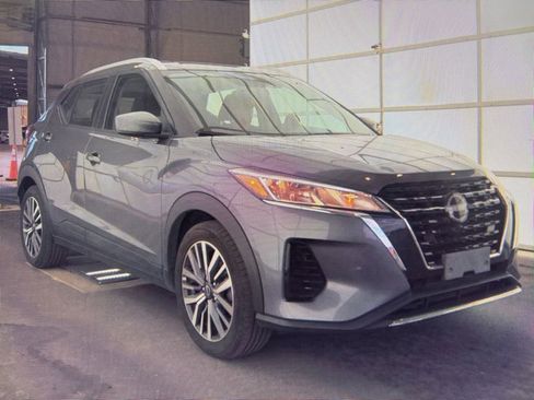 Used 2024 Nissan Kicks SV FWD image 2