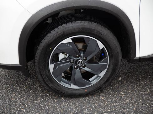 Used 2025 Nissan Rogue SV AWD/4WD image 9