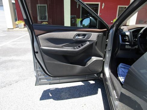 Used 2023 Nissan Rogue SV FWD image 20