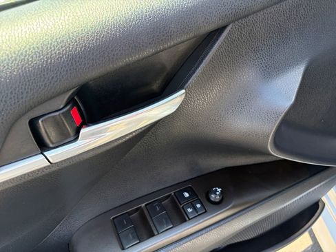 Used 2023 Toyota Camry SE FWD image 11