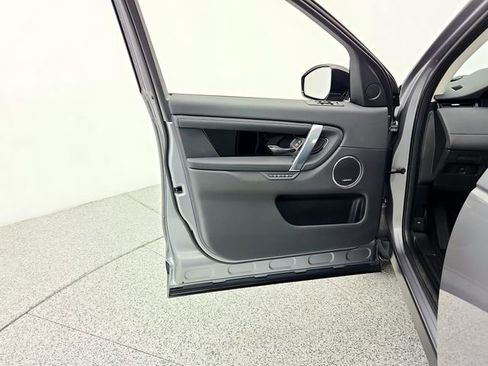Used 2025 Land Rover Discovery Sport S image 24