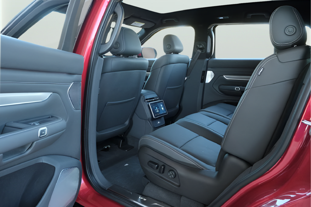 New 2024 VinFast VF 9 Plus AWD/4WD image 14