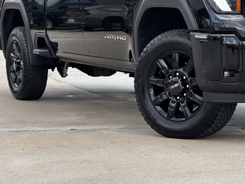 Used 2025 GMC Sierra 2500 AT4 image 12