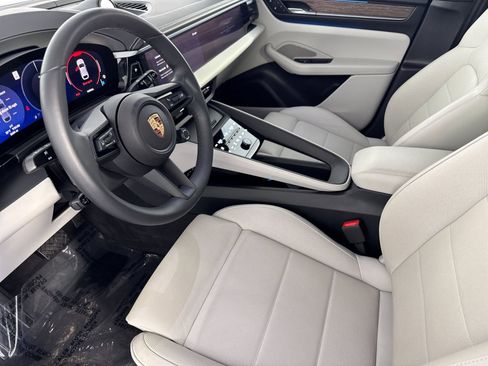 Certified 2025 Porsche Macan Electric RWD image 4