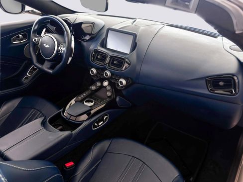 Used 2023 Aston Martin V8 Vantage Roadster image 33