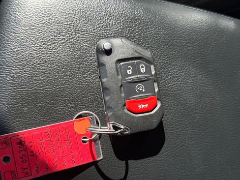 Used 2023 Jeep Gladiator Sport AWD/4WD image 28
