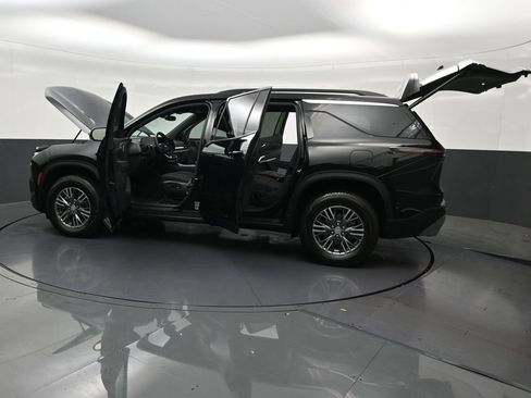 Used 2026 Chevrolet Traverse LT FWD image 40