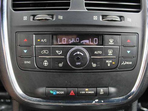 Used 2016 Dodge Grand Caravan SXT FWD image 20