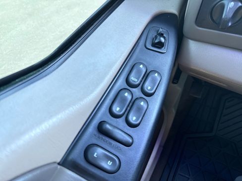 Used 2001 Ford F350 XL image 25