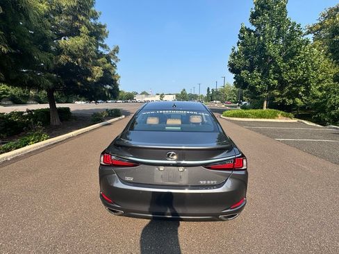 Used 2025 Lexus ES 350 w/ Premium Package FWD image 6