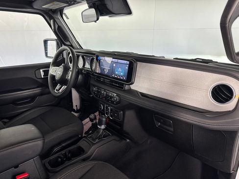 Certified 2025 Jeep Wrangler Unlimited Sahara AWD/4WD image 46
