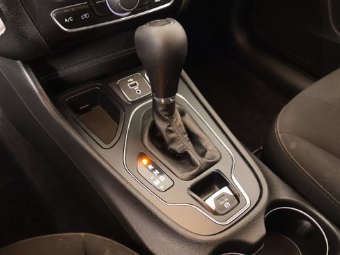 Used 2019 Jeep Cherokee Latitude w/ Popular Appearance Group FWD image 7