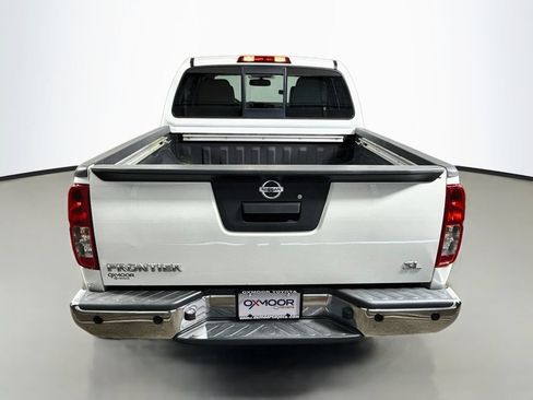 Used 2019 Nissan Frontier SL RWD image 6