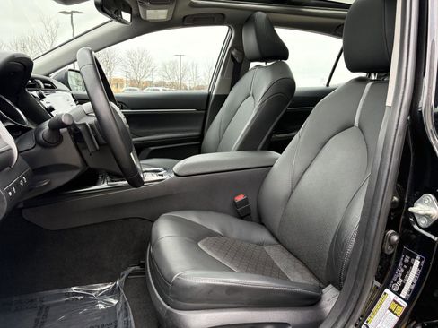 Used 2020 Toyota Camry XSE image 16