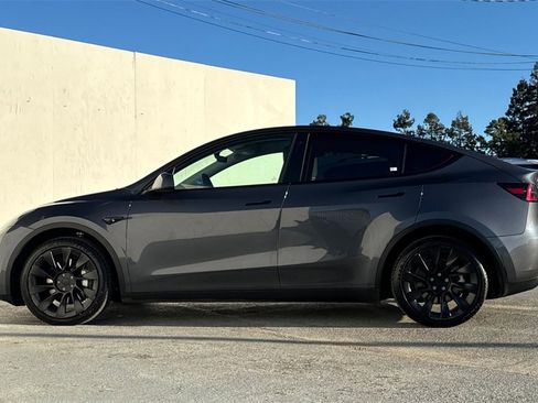 Used 2022 Tesla Model Y Long Range image 6