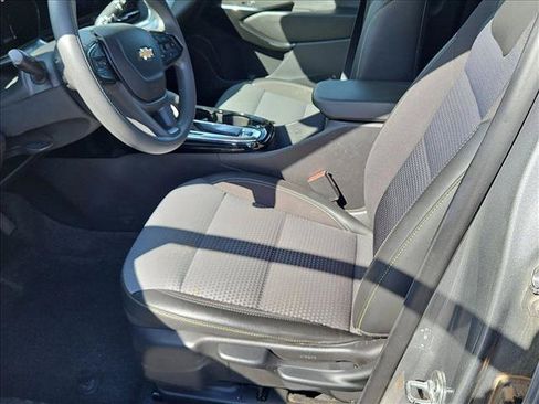 Used 2025 Chevrolet Trax LT FWD image 15