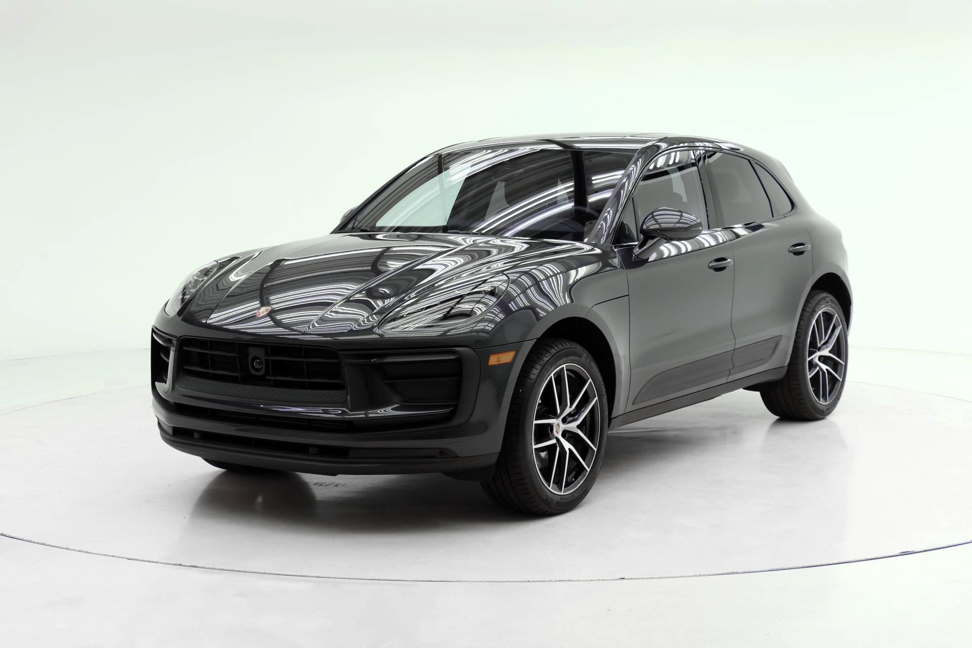 Used 2026 Porsche Macan AWD/4WD image 1