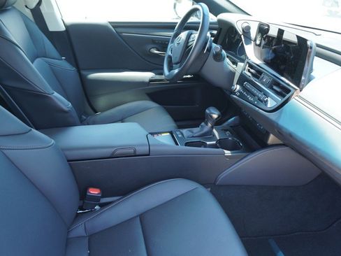 Used 2025 Lexus ES 300h w/ Premium Package FWD image 8