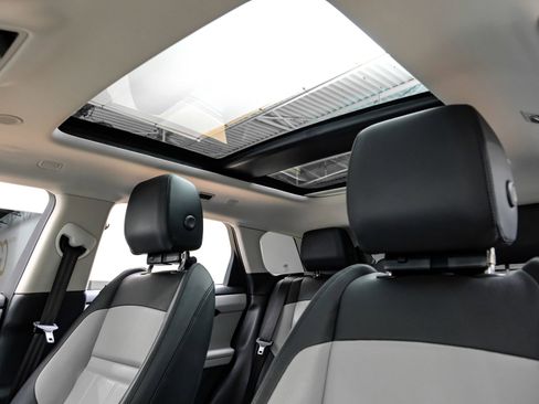 Used 2024 Land Rover Range Rover Evoque Dynamic SE image 5