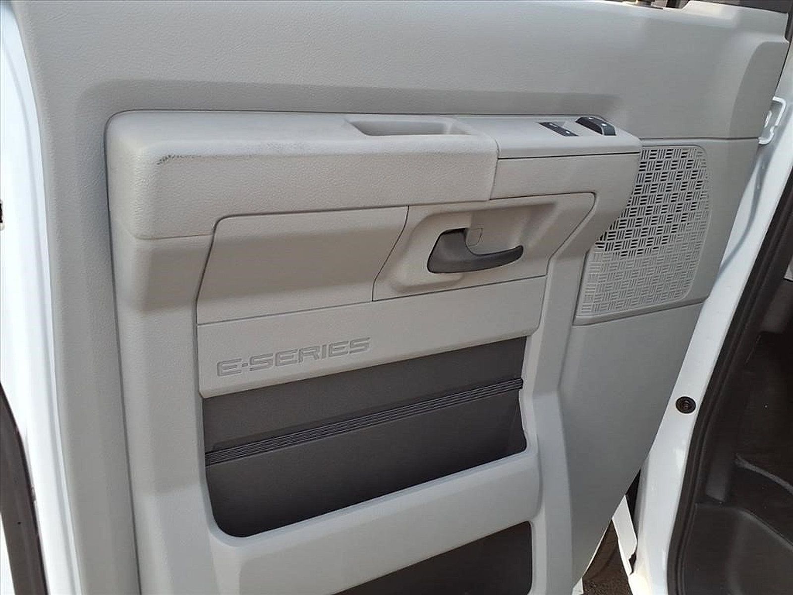 New 2027 Ford E-350 and Econoline 350 Super Duty w/ Power Equipment Group RWD image 13