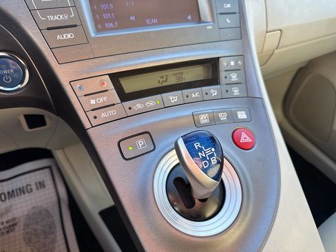 Used 2014 Toyota Prius Two image 33