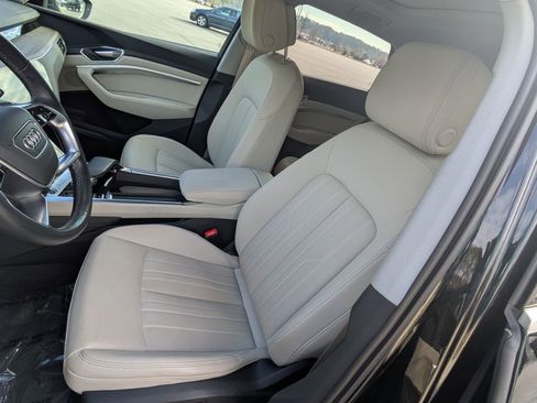 Used 2024 Audi Q8 e-tron Premium Plus w/ Premium Plus Package image 19